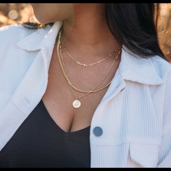 Dainty Athena Owl Necklace - Picture 4 of 4